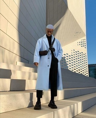 Как носить черные брюки чинос с черной водолазкой