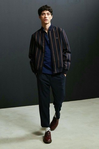 Какие бомберы носить с черными брюками чинос