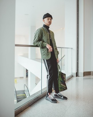 Какие бомберы носить с черными брюками чинос