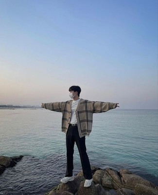 Какие кардиганы носить с черными брюками чинос