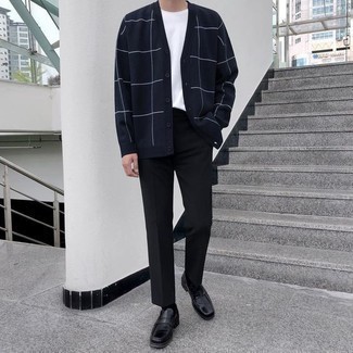 Какие кардиганы носить с черными брюками чинос