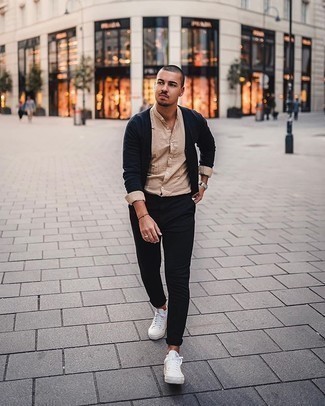 Какие кардиганы носить с черными брюками чинос