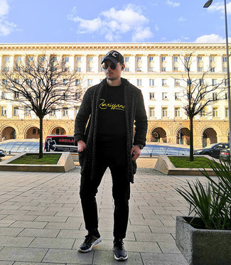 Какие кардиганы носить с черными брюками чинос