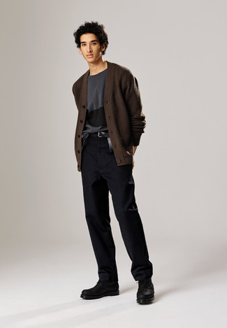 Какие кардиганы носить с черными брюками чинос