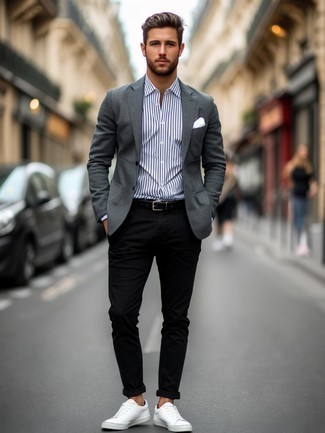 Как носить черные брюки чинос с темно-серым пиджаком