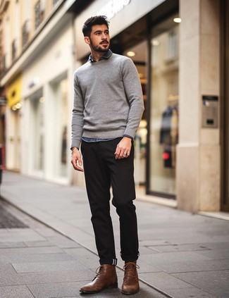 Какие свитера с круглым вырезом носить с черными брюками чинос