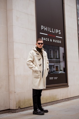 Какие дафлкоты носить с черными брюками чинос