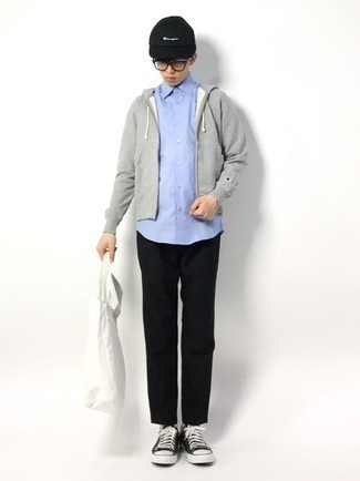 Как носить черные брюки чинос с серым худи