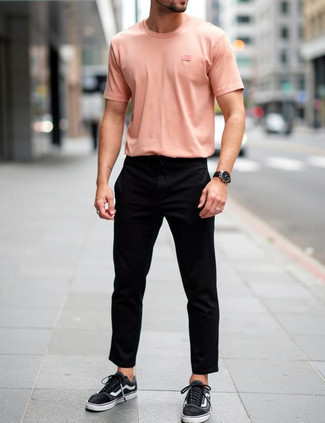 С чем носить черные брюки чинос