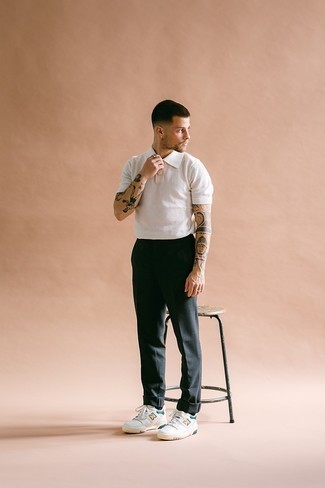 Какие футболки-поло носить с черными брюками чинос