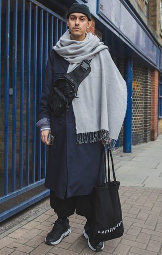 Какие дождевики носить с черными брюками чинос