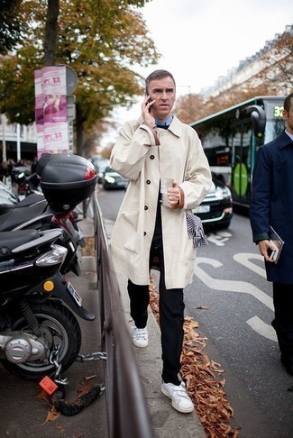 Какие дождевики носить с черными брюками чинос