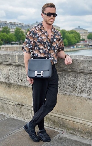 Какие сандалии носить с черными брюками чинос