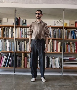 Какие сандалии носить с черными брюками чинос