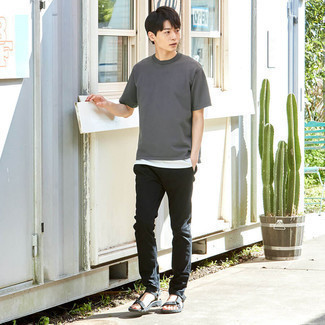 Какие сандалии носить с черными брюками чинос