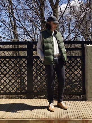 Какие свитшоты носить с черными брюками чинос