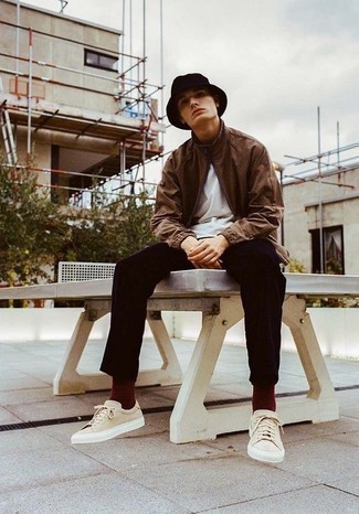 Какие свитера на молнии носить с черными брюками чинос