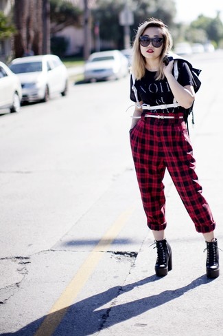 С чем носить черные массивные ботильоны на шнуровке