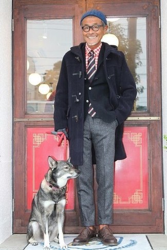 Как носить черный хлопковый пиджак с темно-синим дафлкотом мужчине