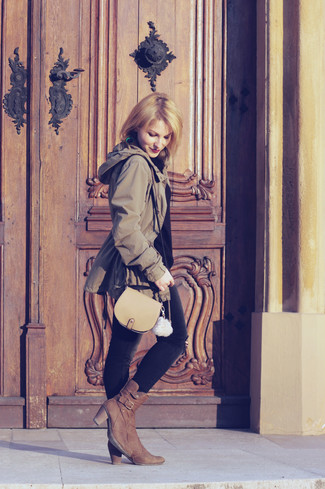 Какие парки носить с черным свитером с хомутом женщине