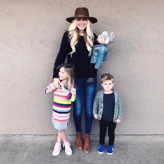 Какие ботильоны носить с черным свитером с круглым вырезом