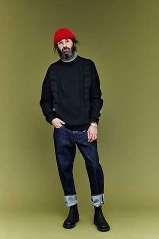 Какие джинсы носить с черным свитером с круглым вырезом мужчине