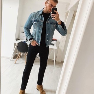 Какие джинсы носить с черным свитером с круглым вырезом мужчине
