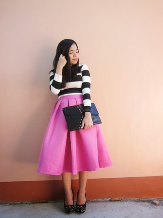 Как носить черный короткий свитер с черными замшевыми туфлями