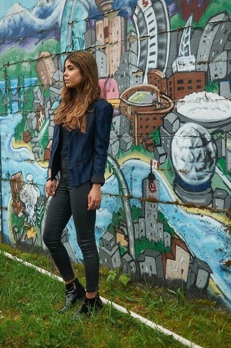 Какие ботильоны носить с черным укороченным топом