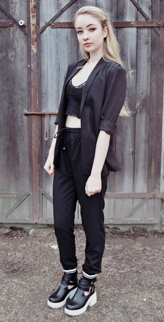 Какие ботильоны носить с черным укороченным топом