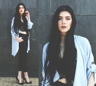 Какие джинсы носить с черным укороченным топом