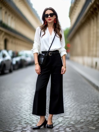 С чем носить черную сумку через плечо