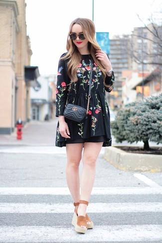 С чем носить черную сумку через плечо