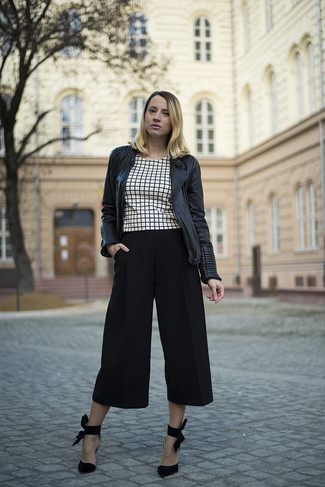 Какие косухи носить с черными брюками-кюлотами