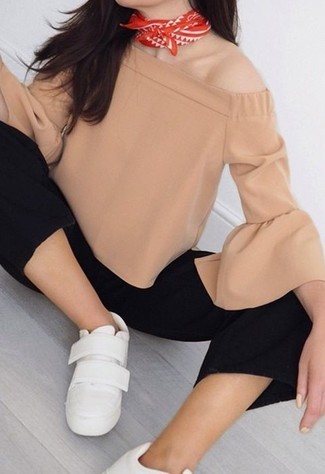 Какие низкие кеды носить с черными брюками-кюлотами