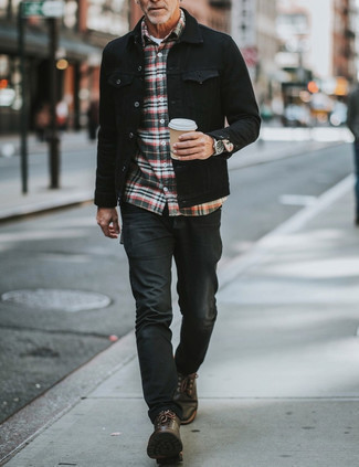 Как носить черную джинсовую куртку с черными джинсами мужчине