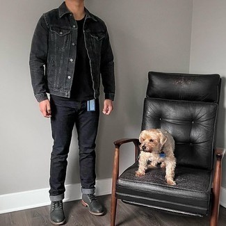 С чем носить черную джинсовую куртку мужчине