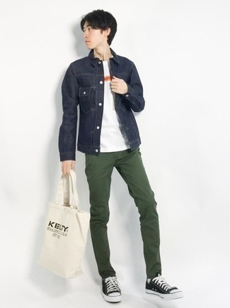 С чем носить черную джинсовую куртку мужчине