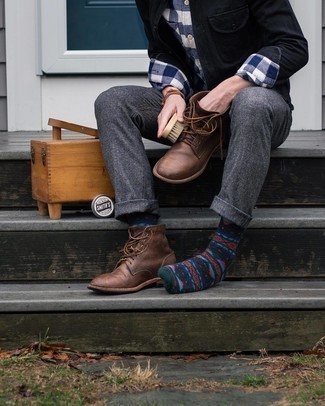 С чем носить черную джинсовую куртку мужчине