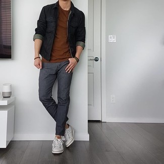 С чем носить черную джинсовую куртку мужчине