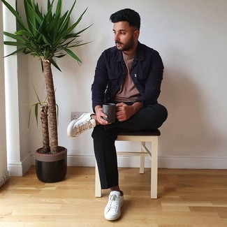 С чем носить черную джинсовую куртку мужчине