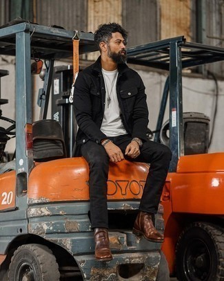 С чем носить черную джинсовую куртку мужчине