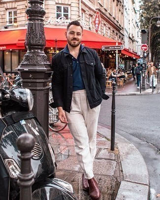 Какие футболки-поло носить с черной джинсовой курткой мужчине