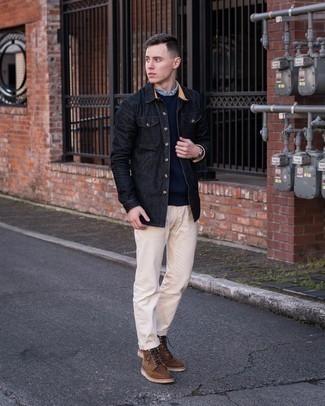 С чем носить черную джинсовую рубашку мужчине