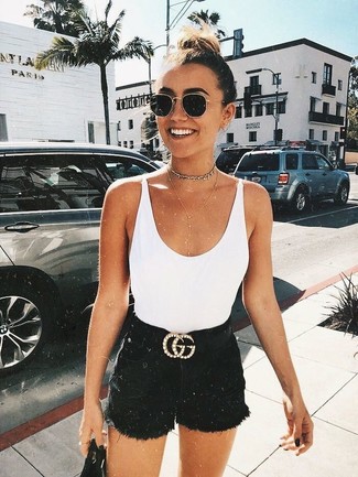 С чем носить черные джинсовые шорты женщине