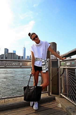 С чем носить черные джинсовые шорты женщине