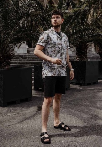 С чем носить черные джинсовые шорты мужчине