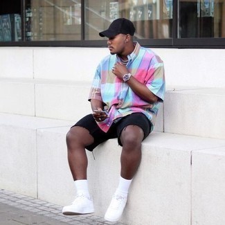 С чем носить черные джинсовые шорты мужчине