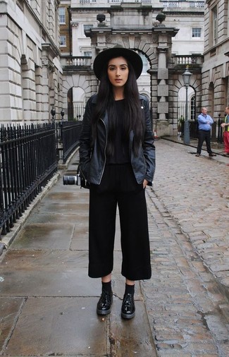 Какие косухи носить с черными туфлями дерби женщине