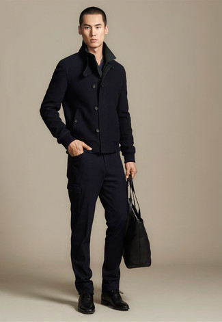 Какие брюки карго носить с черными туфлями дерби